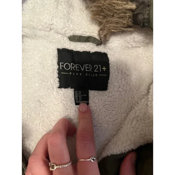 Women’s Winter Coat - Picture 4 of 6